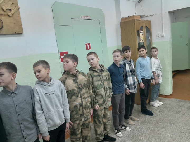 Соревнования по разборке-сборке автомата Калашникова