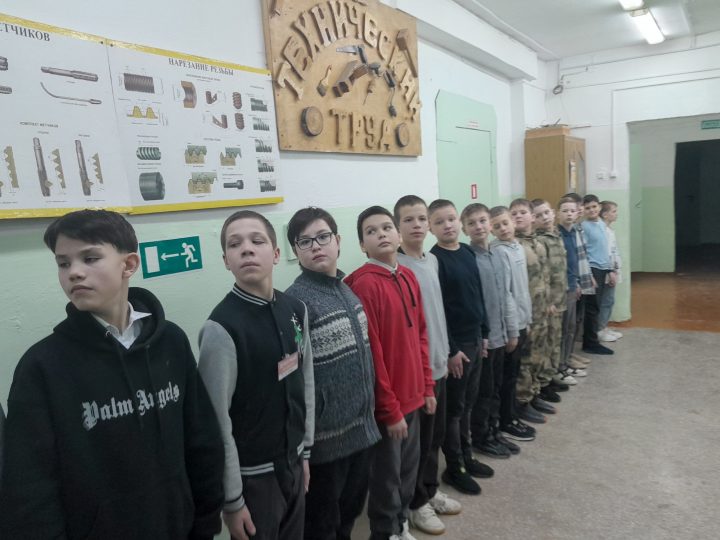 Соревнования по разборке-сборке автомата Калашникова