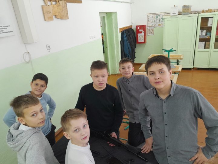 Соревнования по разборке-сборке автомата Калашникова